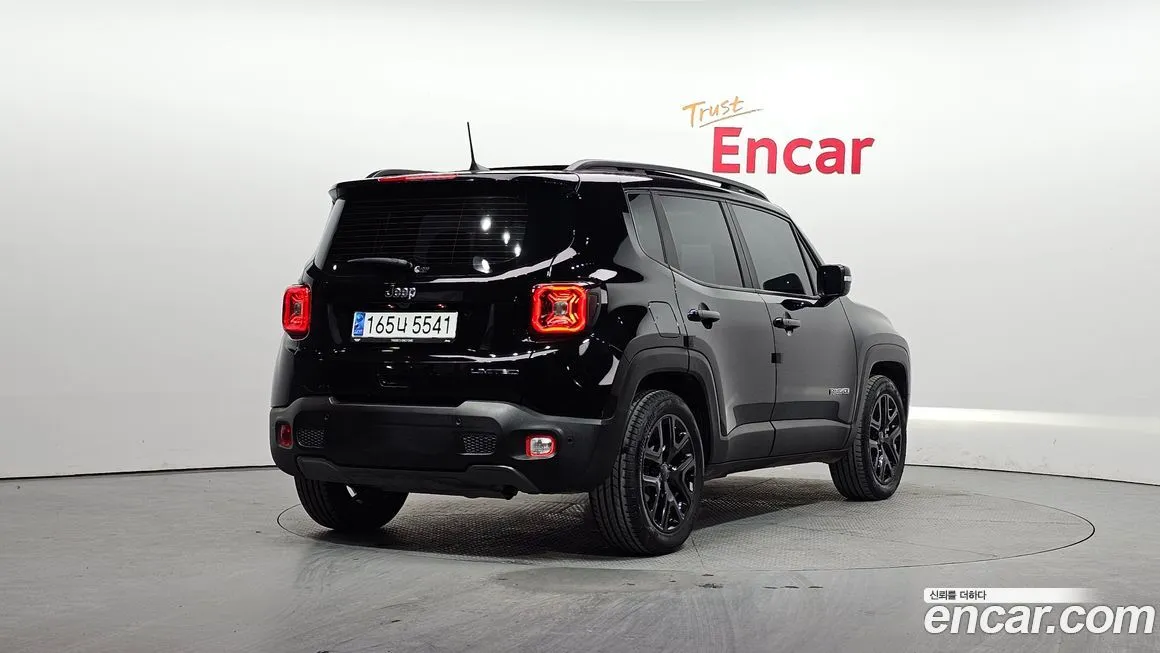 Jeep Renegade — фото 2
