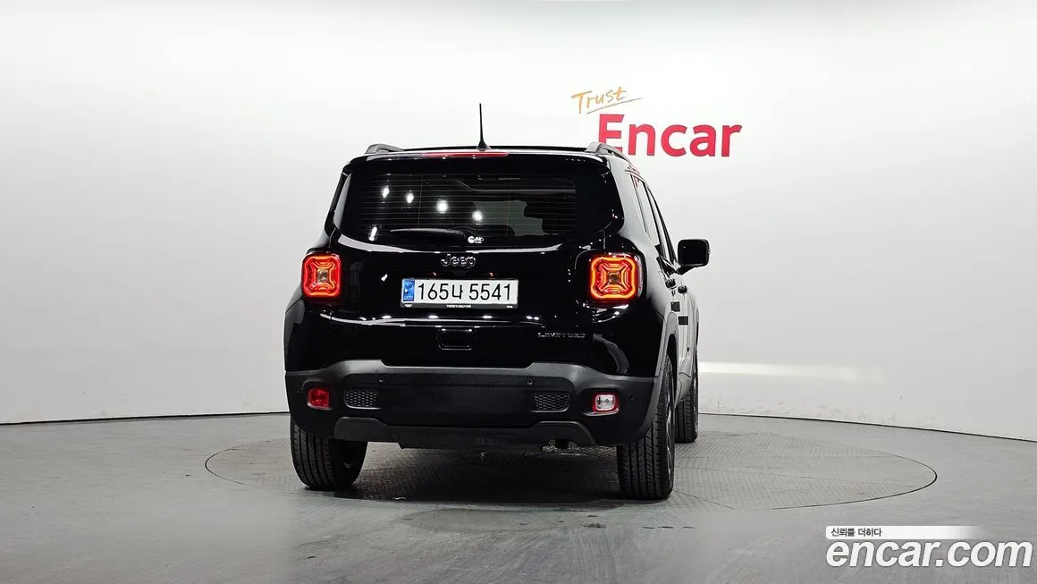Jeep Renegade — фото 4