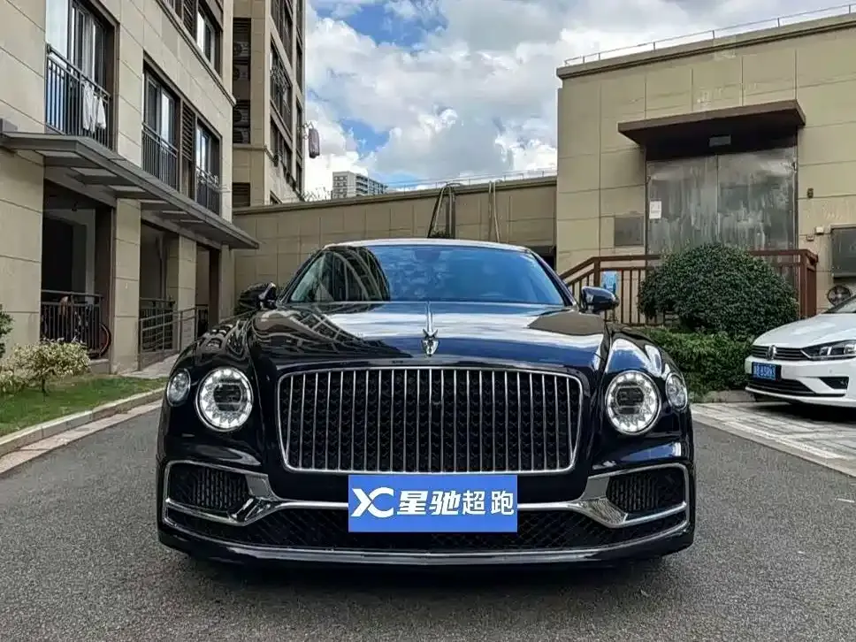 Bentley Flying Spur — фото 1