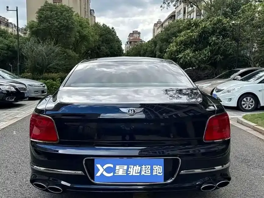 Bentley Flying Spur — фото 2