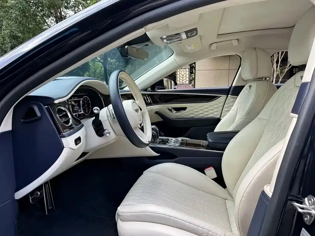 Bentley Flying Spur — фото 9