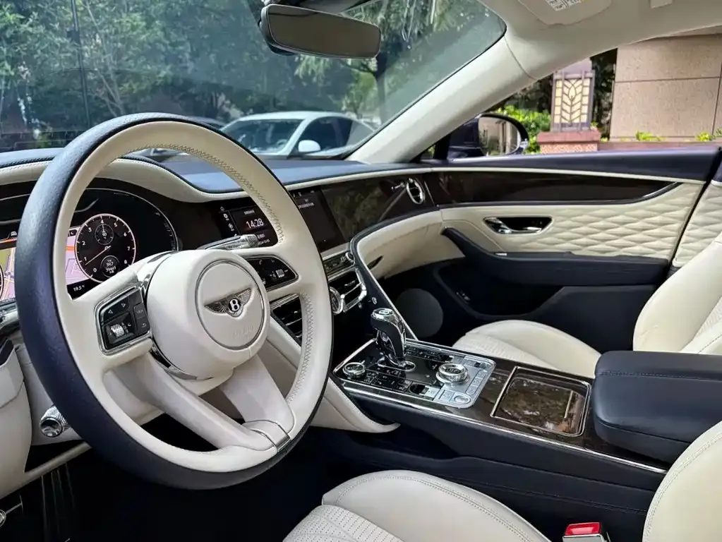 Bentley Flying Spur — фото 4