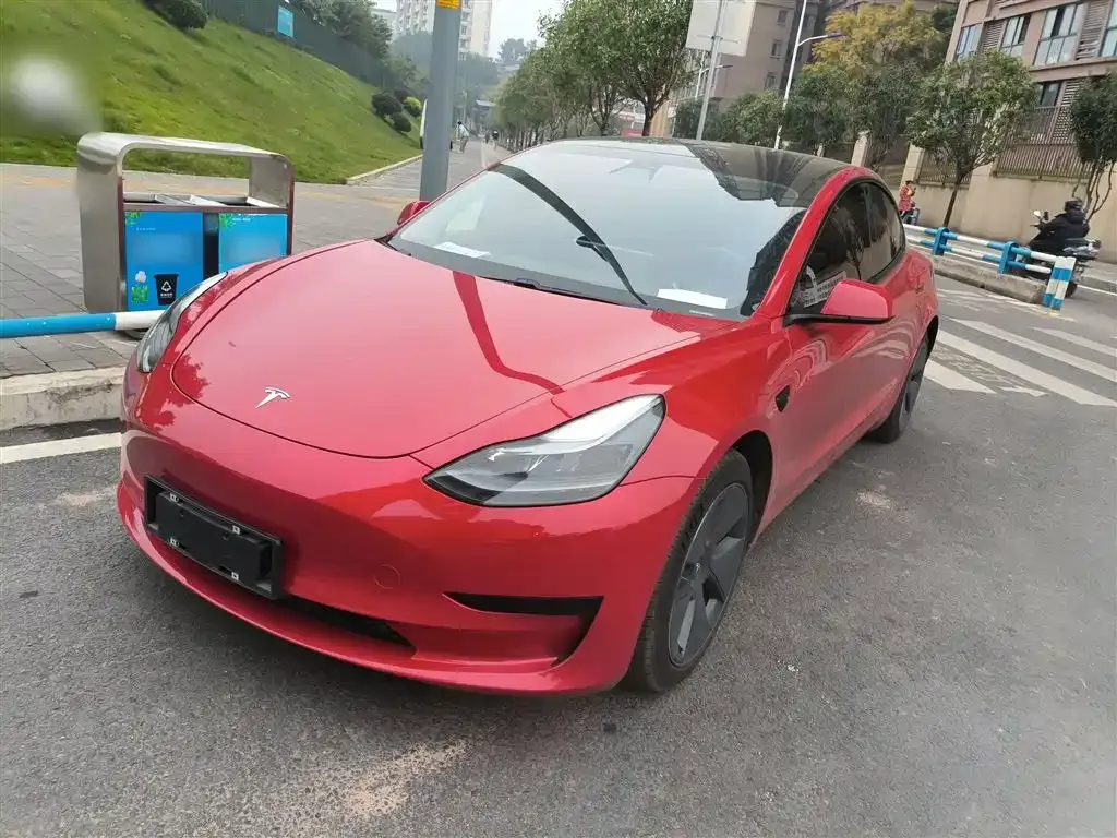 Tesla Model 3 — фото 1