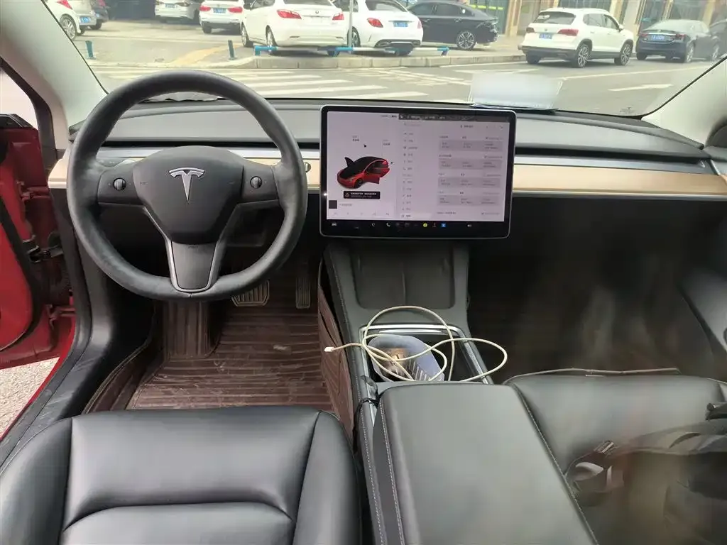 Tesla Model 3 — фото 10