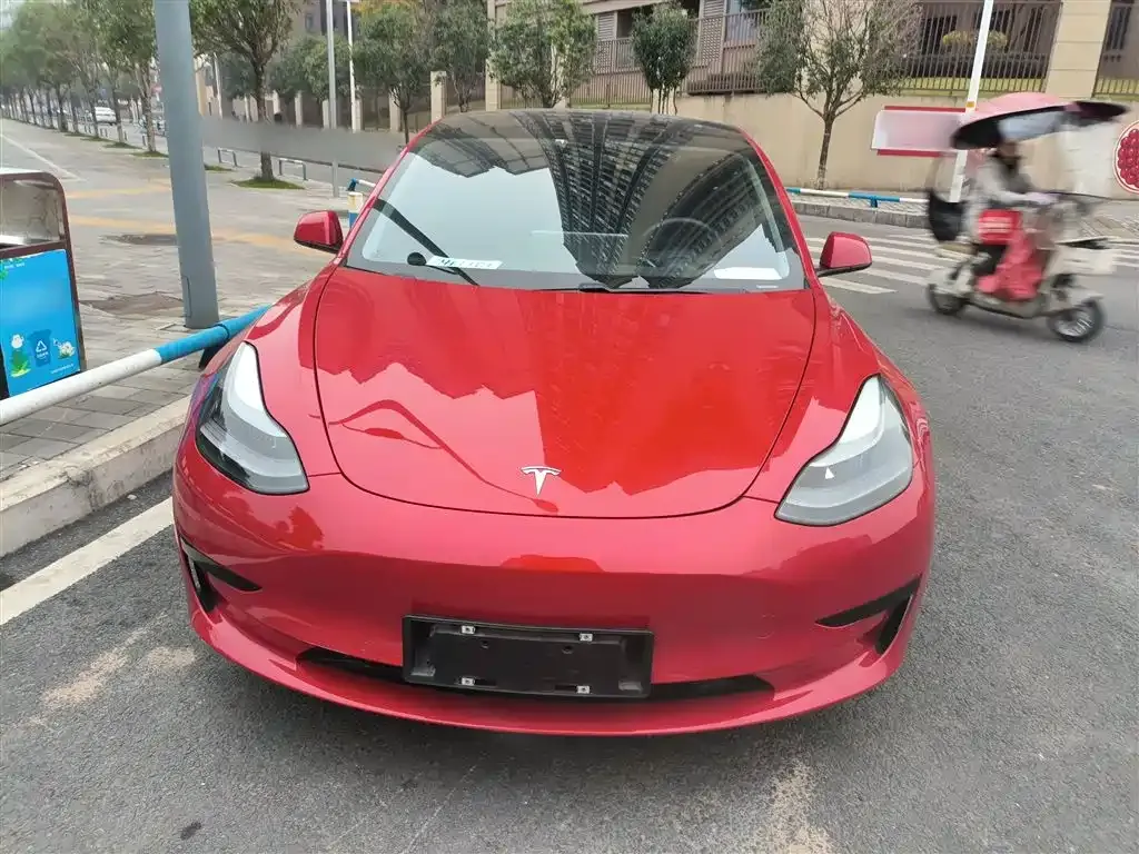 Tesla Model 3 — фото 3