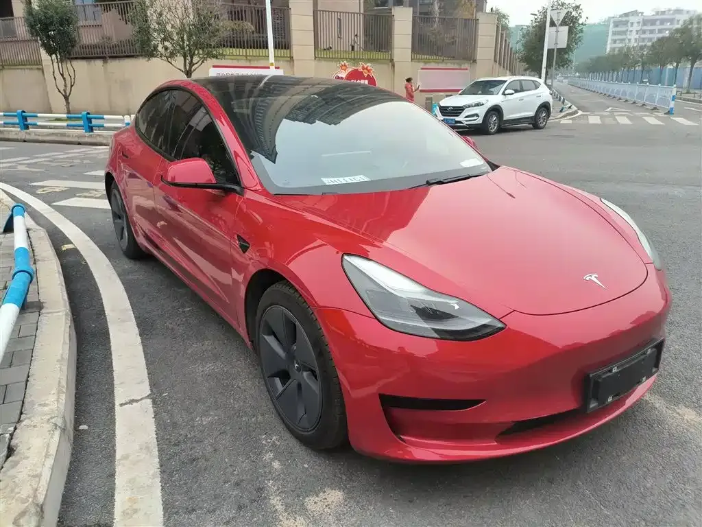 Tesla Model 3 — фото 4