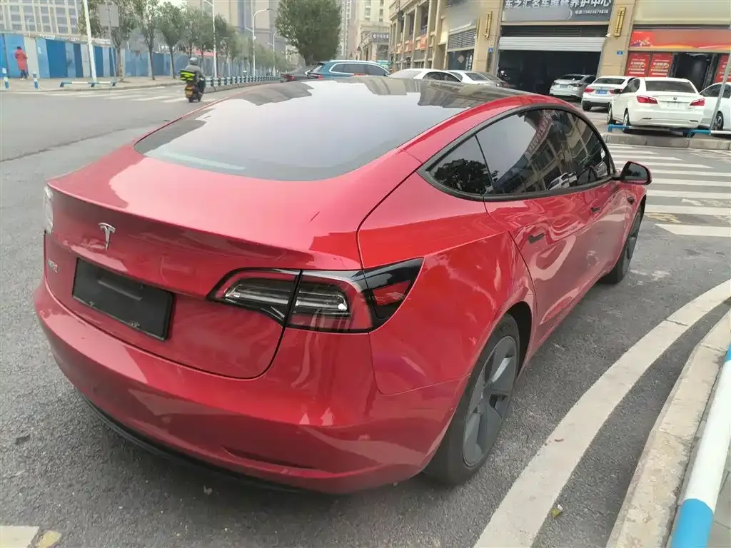 Tesla Model 3 — фото 7