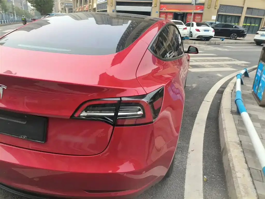 Tesla Model 3 — фото 8