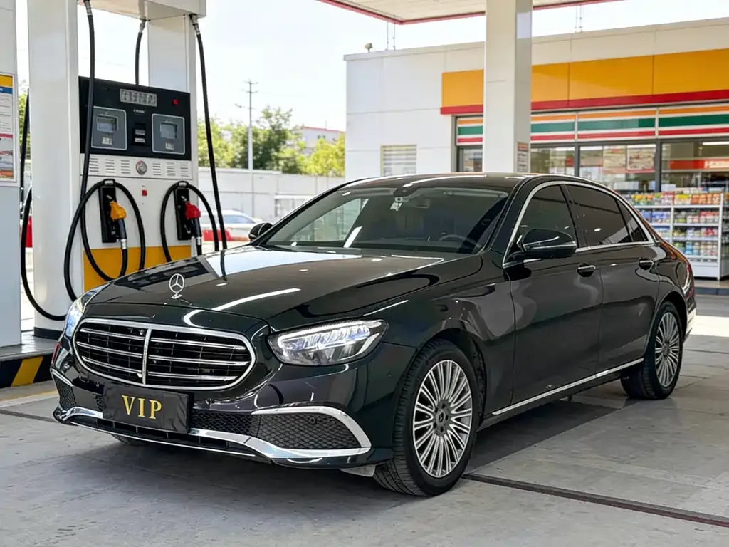 Mercedes-Benz E-Class — фото 1