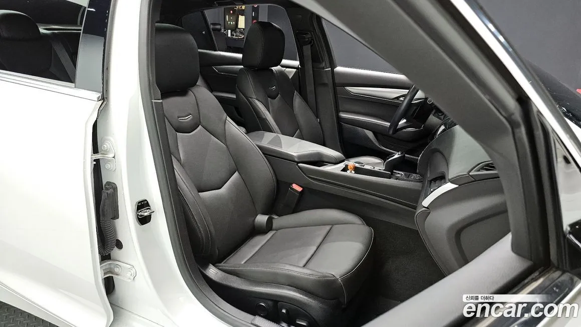 Cadillac CT5 — фото 10