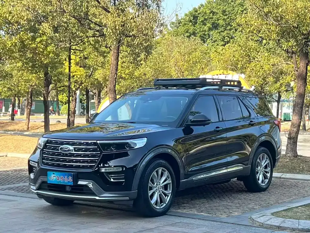 Ford Explorer — фото 1