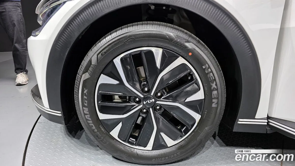 Kia EV6 — фото 10