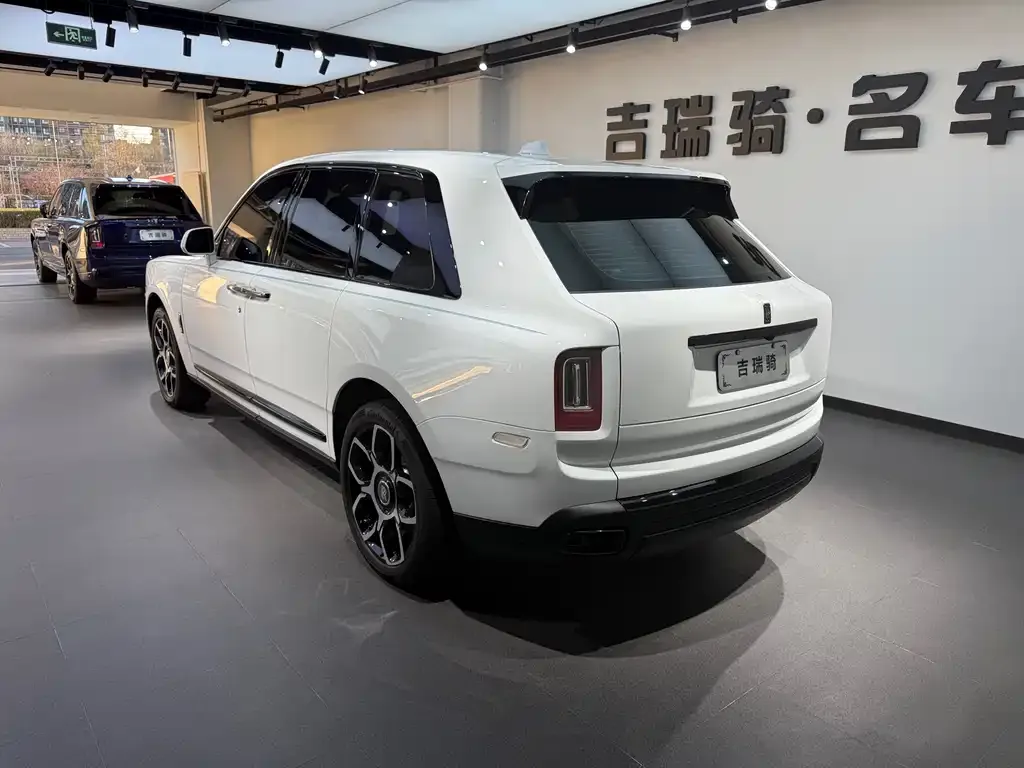 Rolls-Royce Cullinan — фото 10