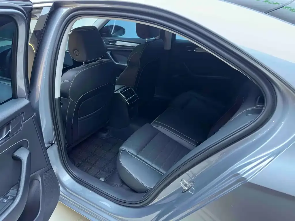Skoda Superb — фото 10