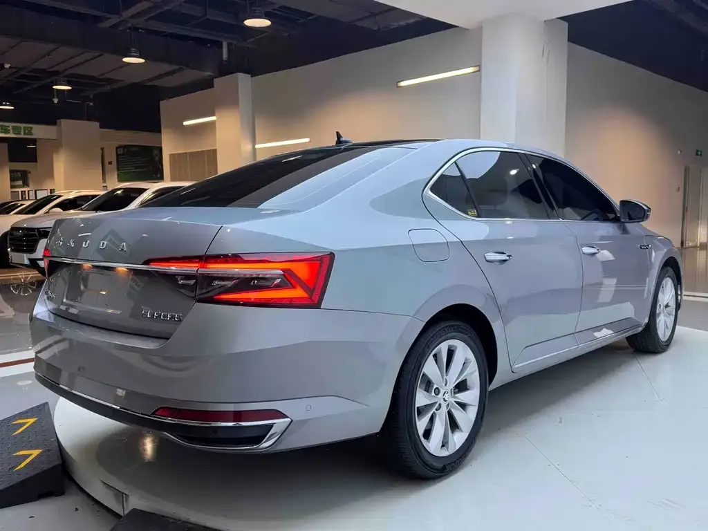 Skoda Superb — фото 6