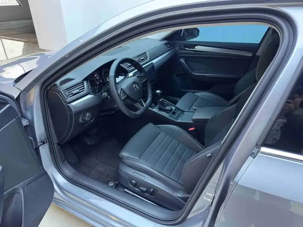 Skoda Superb — фото 9