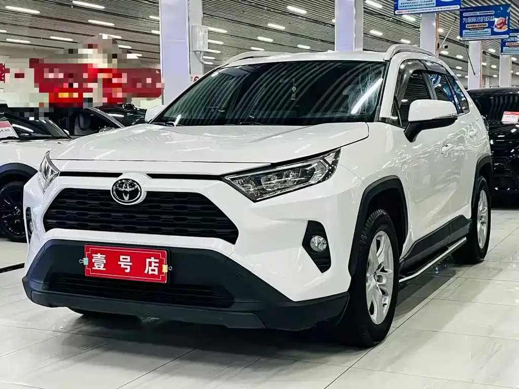 Toyota RAV4 — фото 1