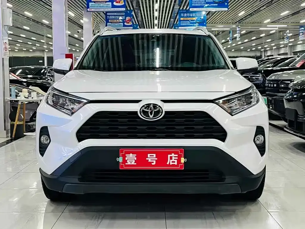 Toyota RAV4 — фото 10