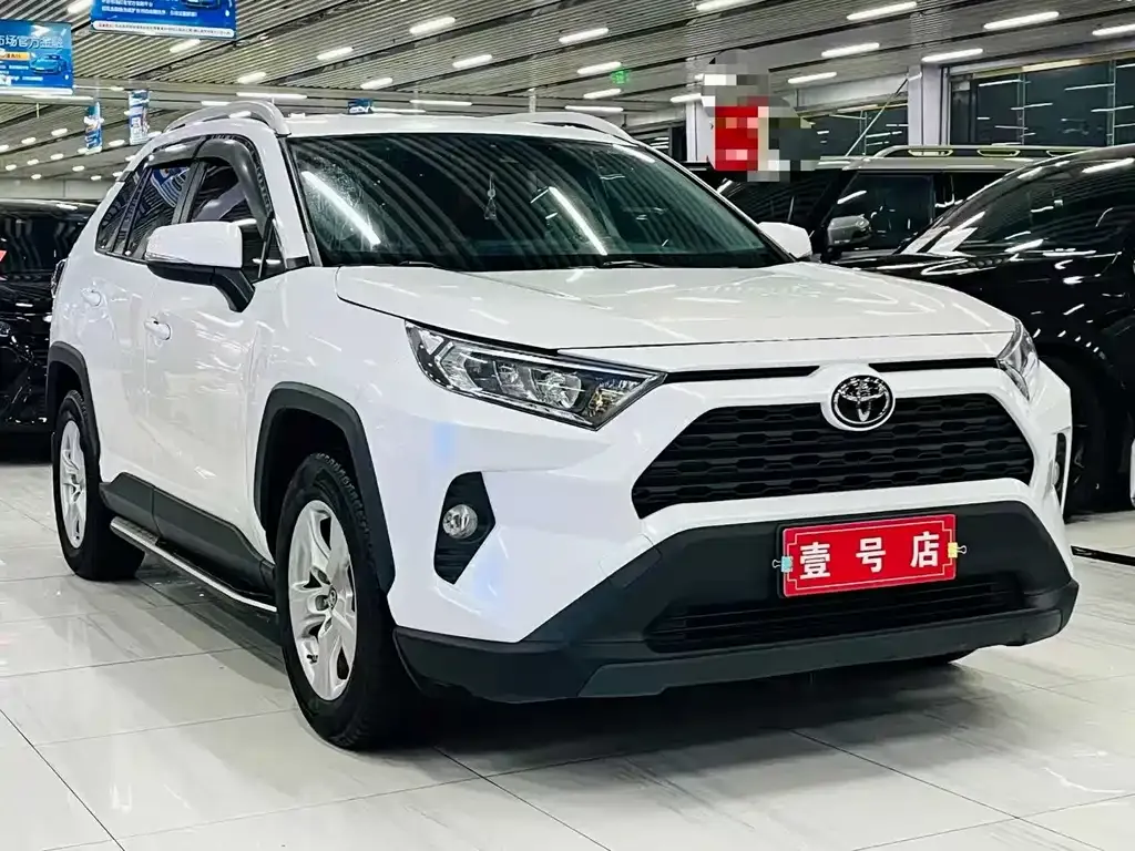 Toyota RAV4 — фото 7