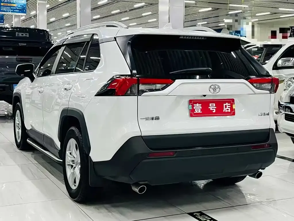 Toyota RAV4 — фото 5