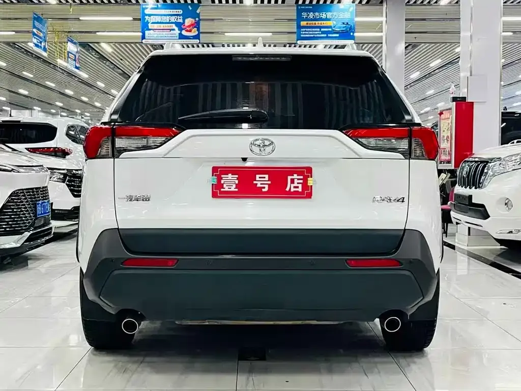 Toyota RAV4 — фото 9