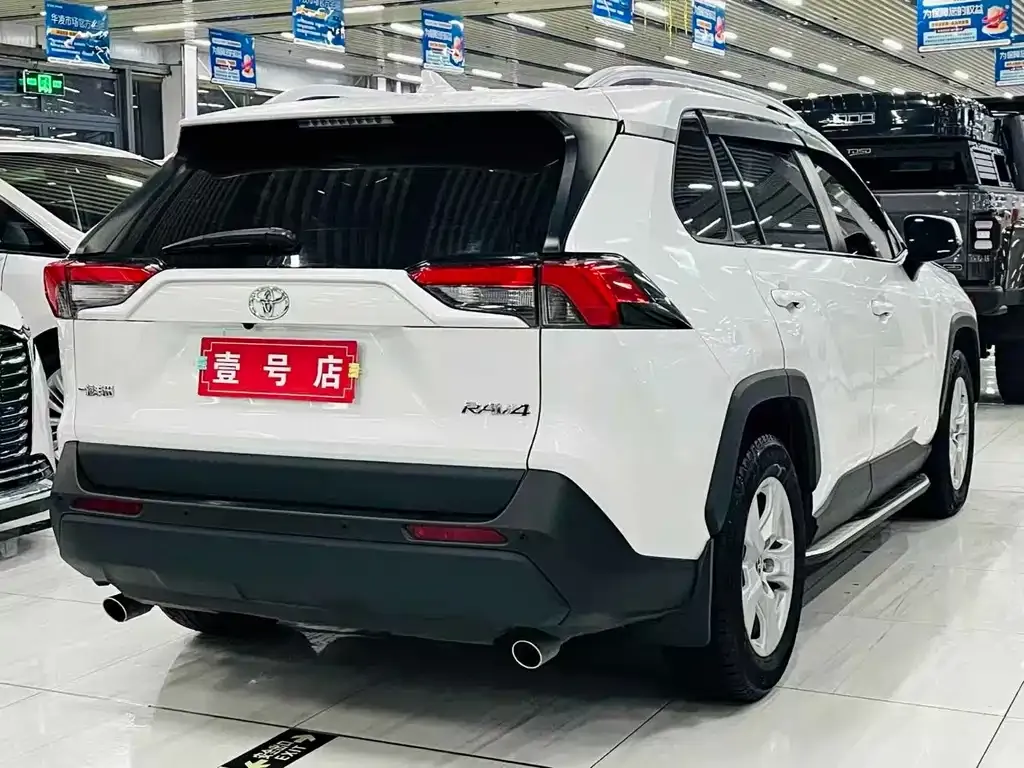 Toyota RAV4 — фото 3