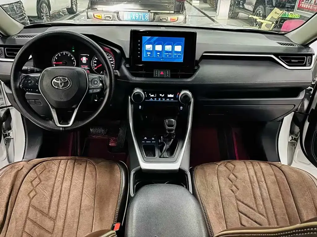 Toyota RAV4 — фото 8