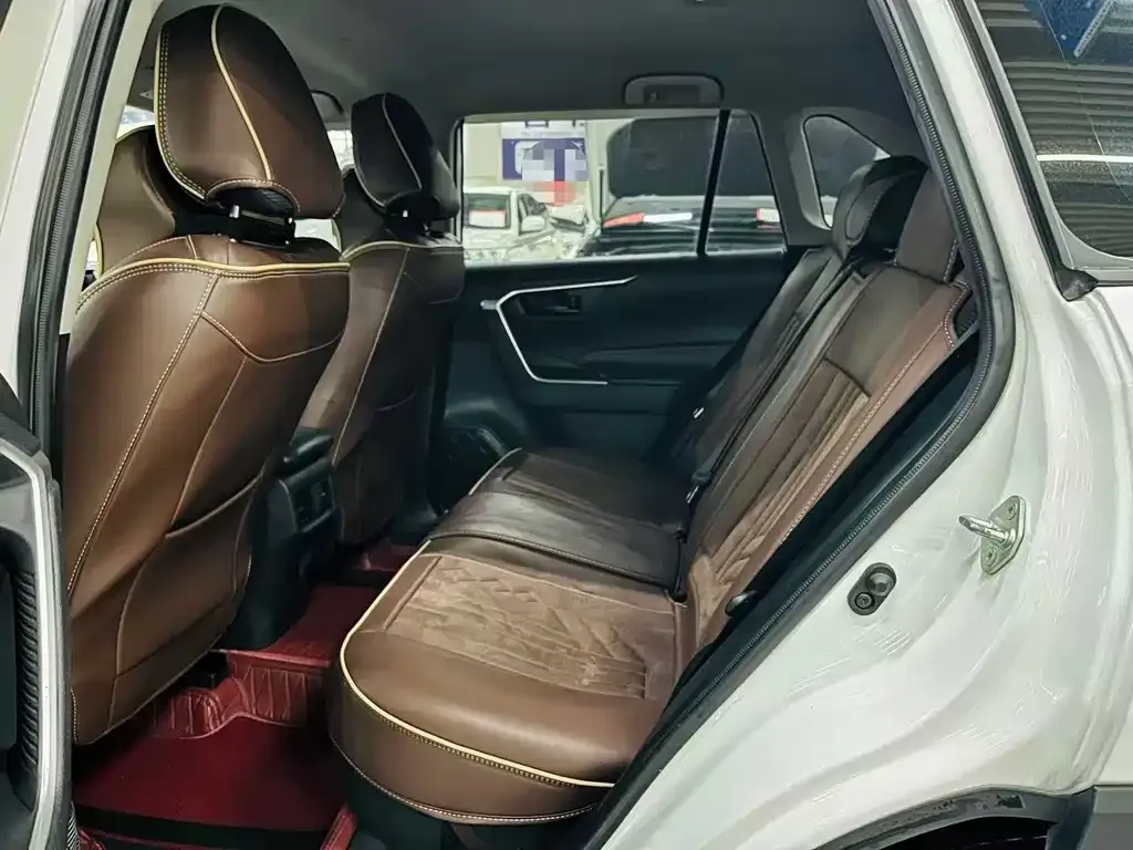 Toyota RAV4 — фото 6
