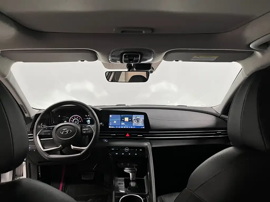 Hyundai Elantra — фото 2