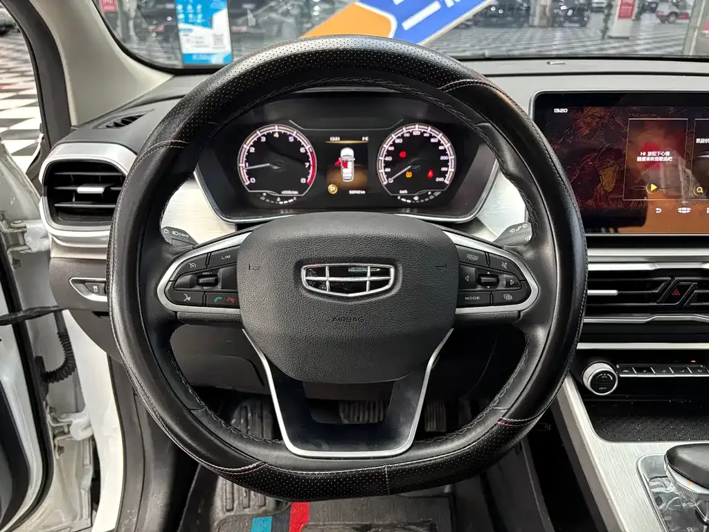 Geely Binyue — фото 10