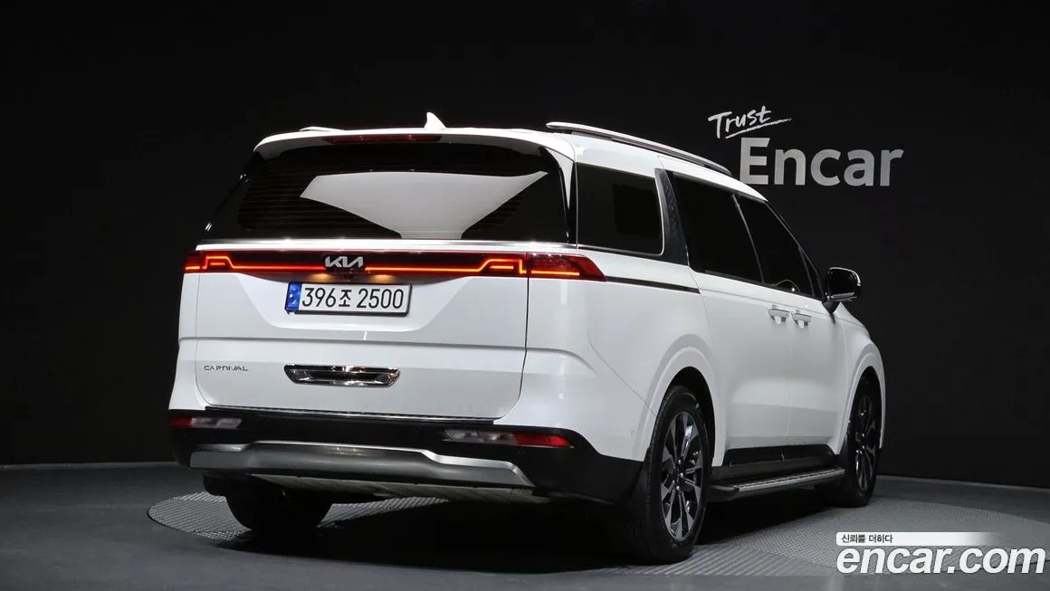 Kia Carnival — фото 4