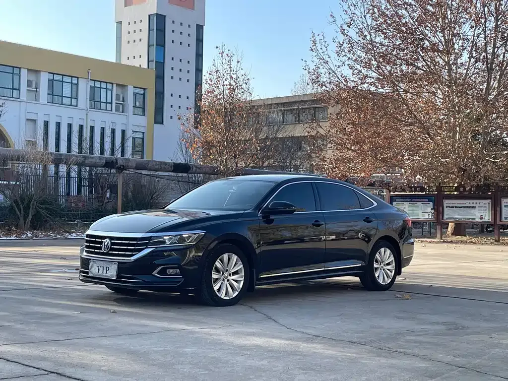 Volkswagen Passat — фото 1