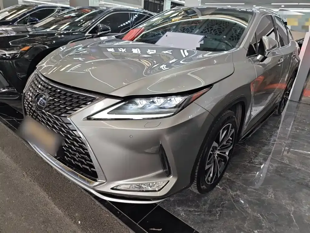 Lexus RX — фото 1