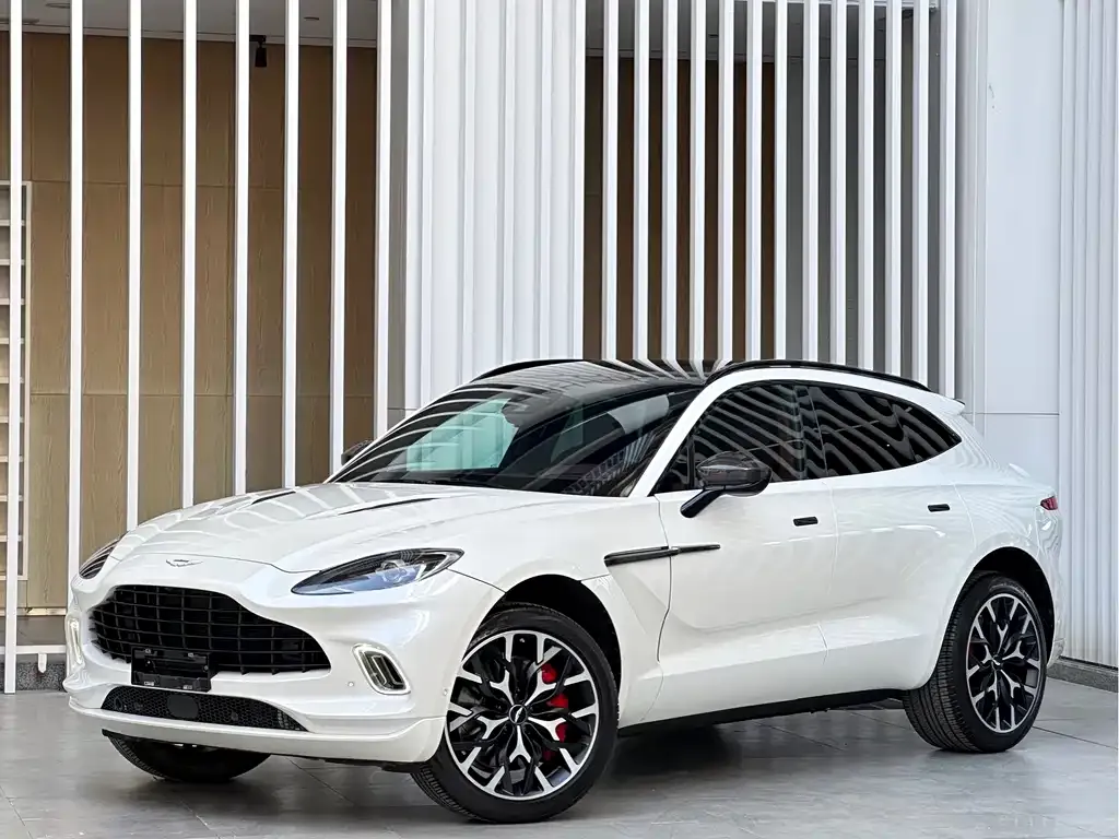 Aston Martin DBX — фото 1