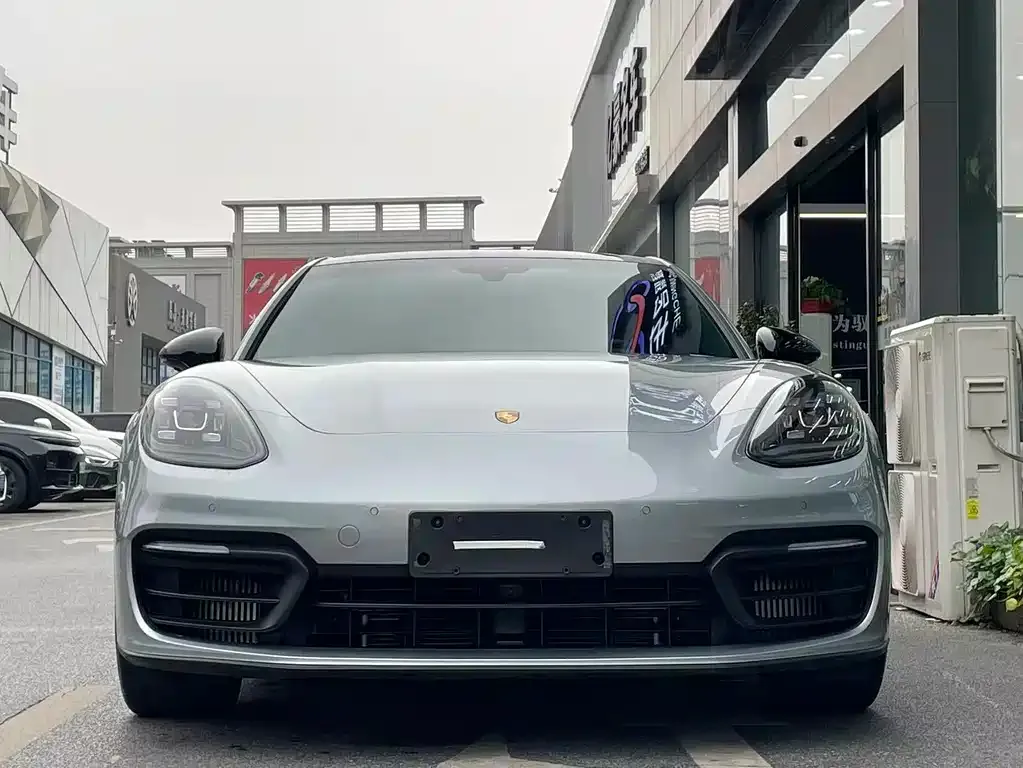 Porsche Panamera — фото 1