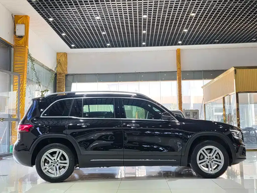 Mercedes-Benz GLB — фото 4