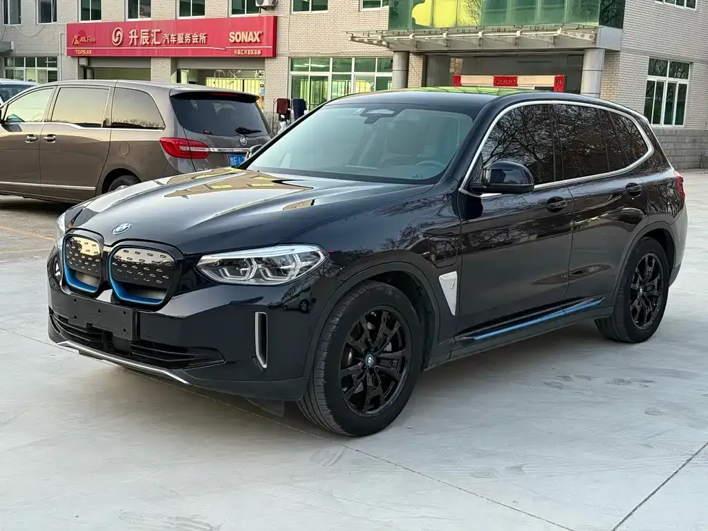 BMW iX3 — фото 1