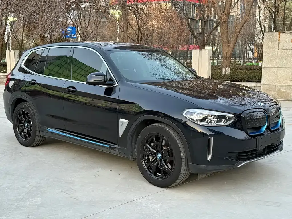 BMW iX3 — фото 10
