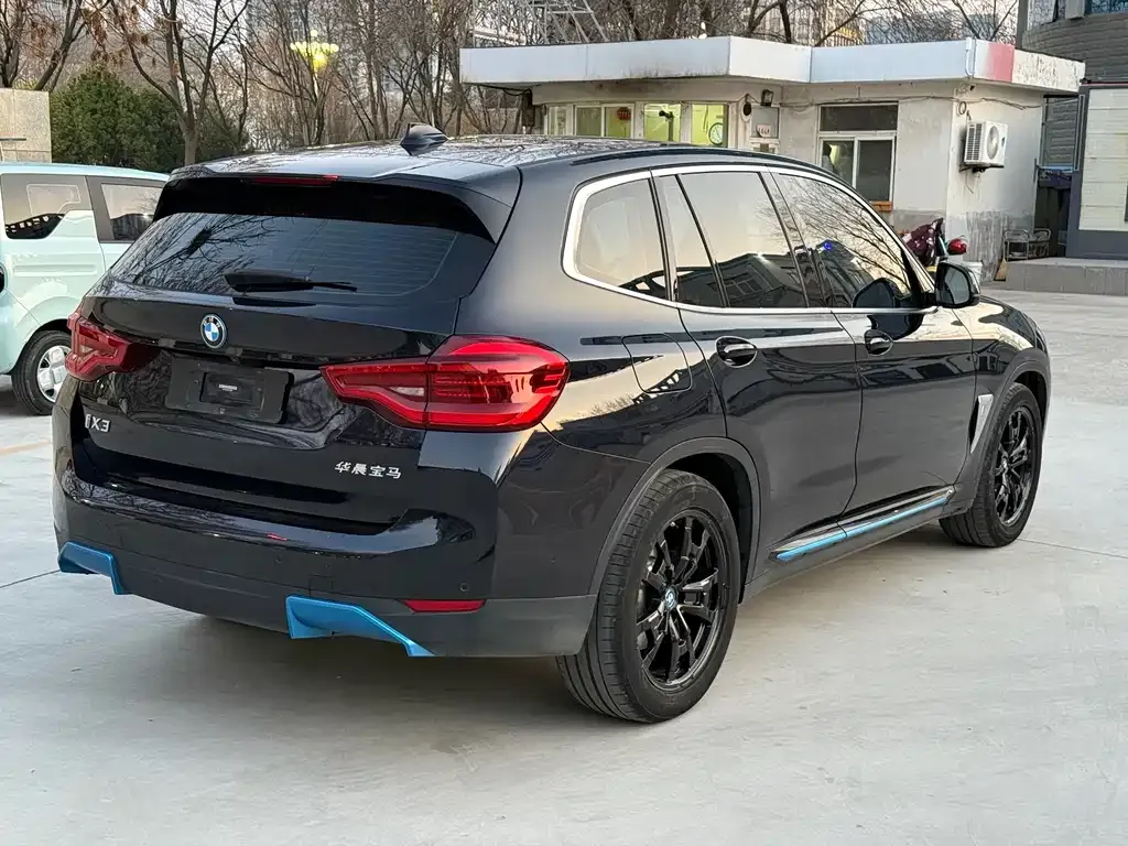 BMW iX3 — фото 9