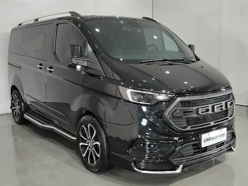 Ford Tourneo — фото 1