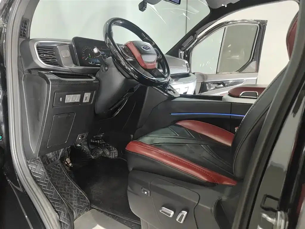 Ford Tourneo — фото 10