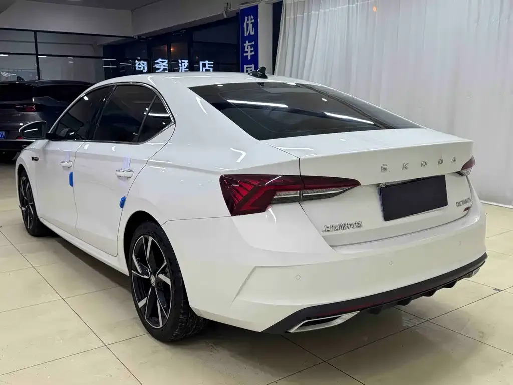 Skoda Octavia — фото 4
