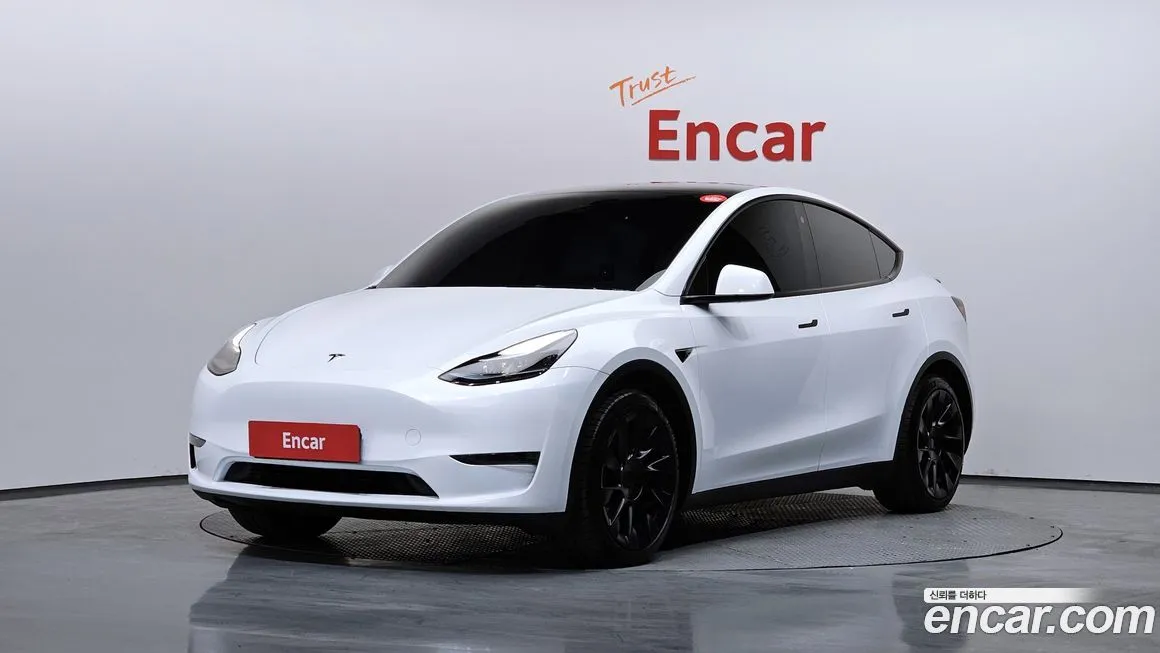 Tesla Model Y — фото 1