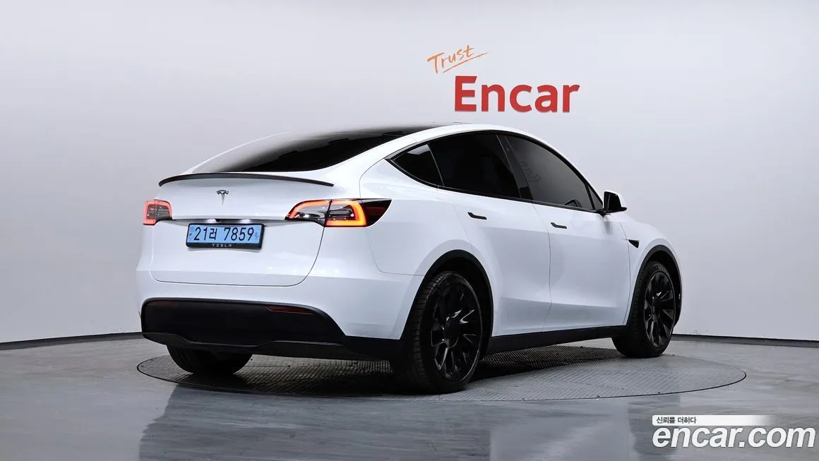 Tesla Model Y — фото 3