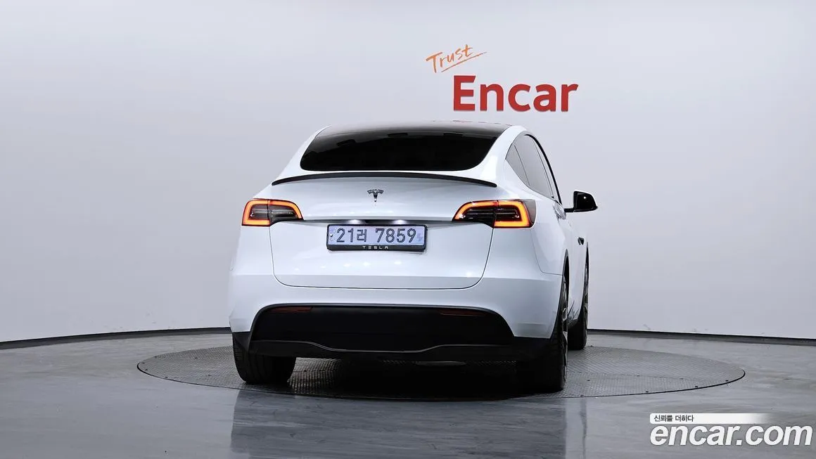 Tesla Model Y — фото 4