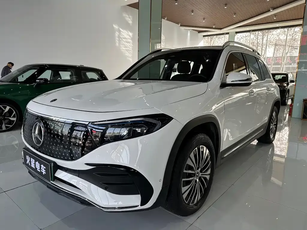 Mercedes-Benz EQB — фото 1