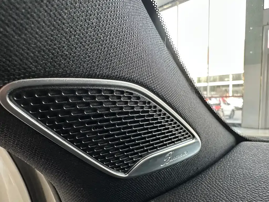 Mercedes-Benz EQB — фото 10