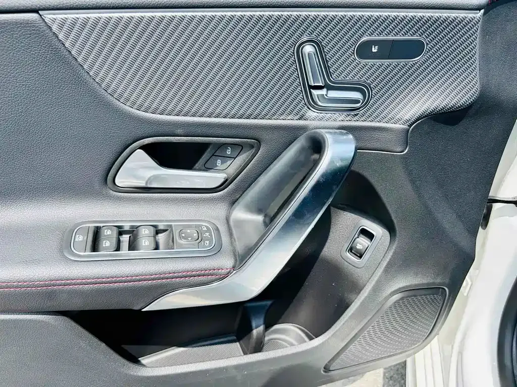 Mercedes-Benz A-Class — фото 10