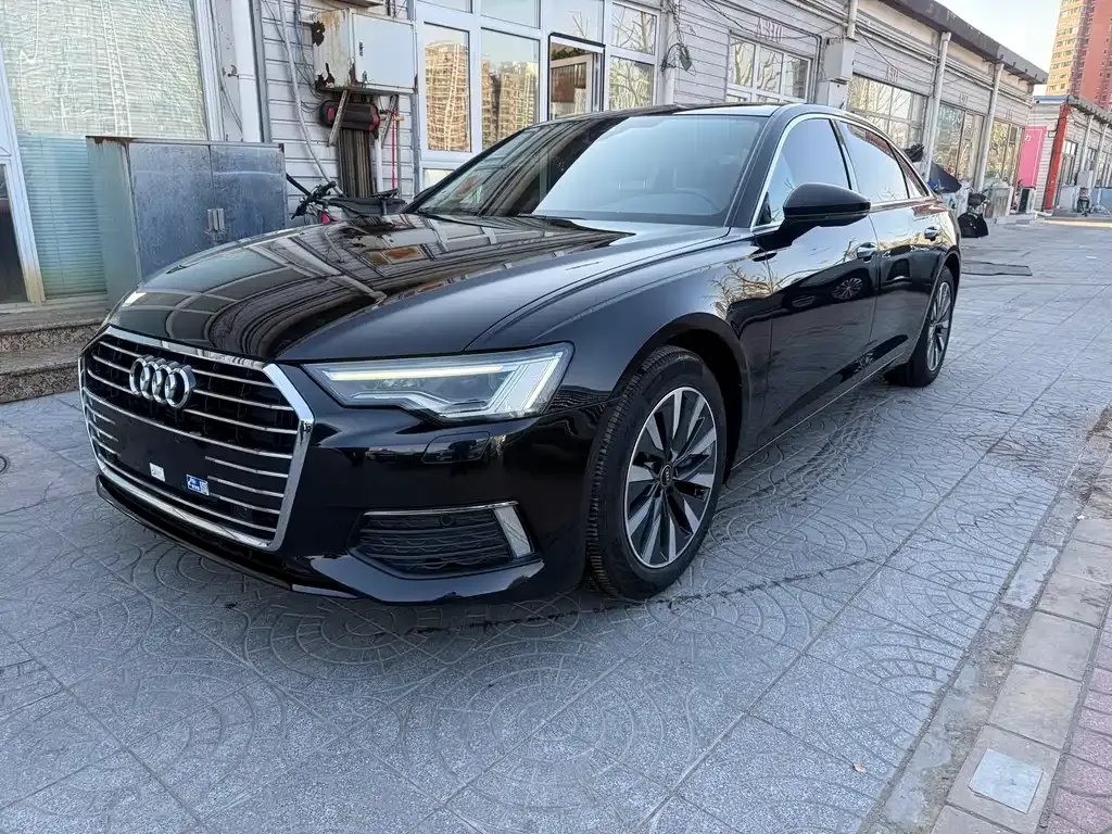 Audi A6L — фото 1