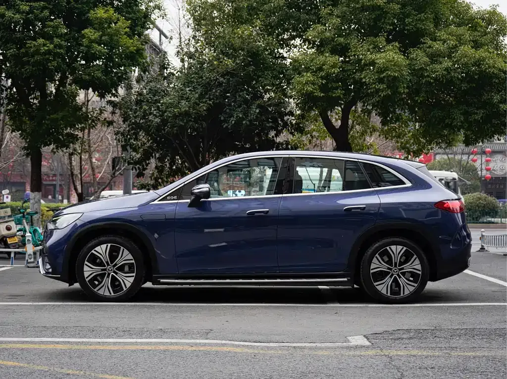 Mercedes-Benz EQE SUV — фото 10